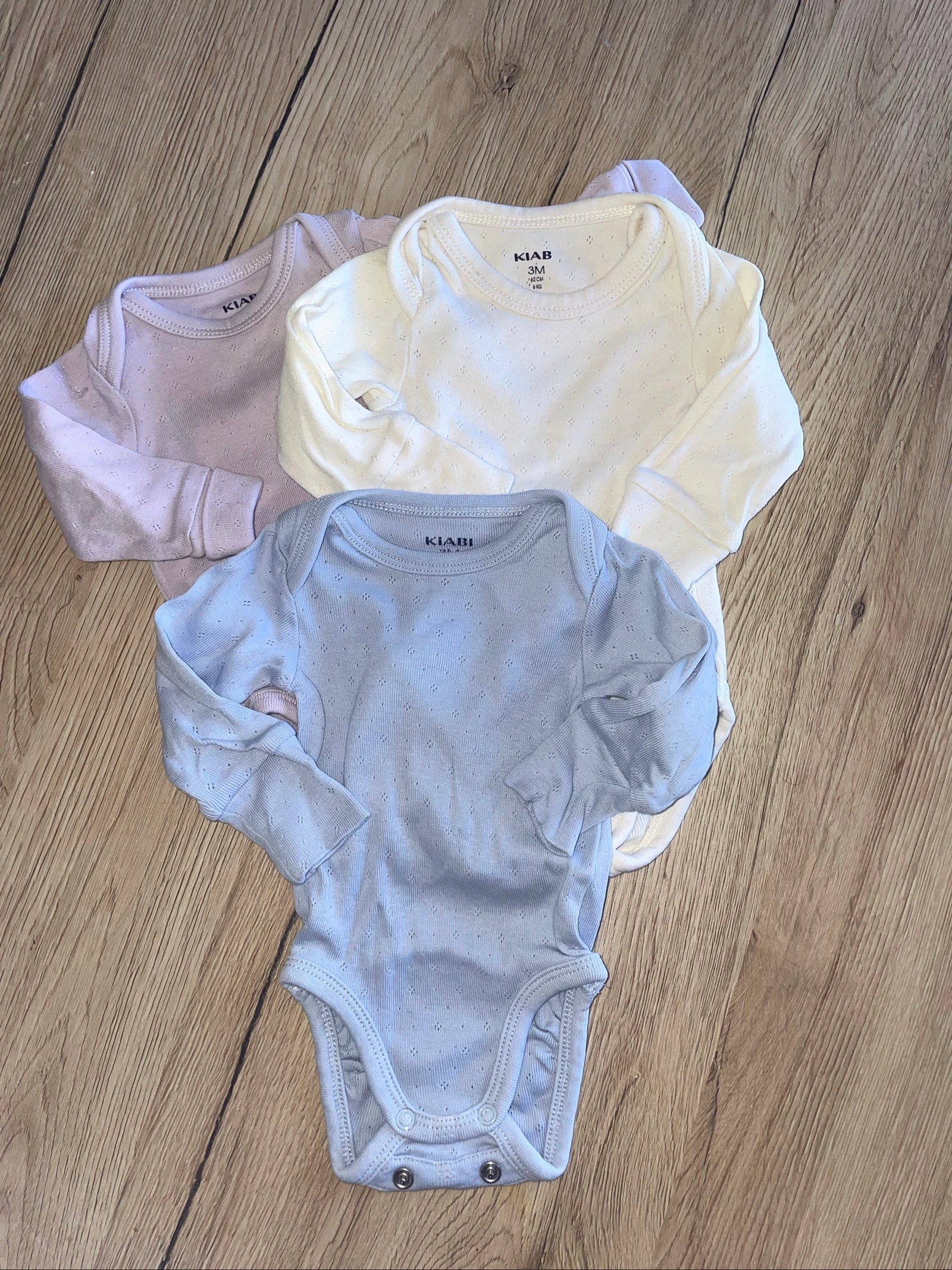 Lot de 3 bodies 3 mois 63 cm Kiabi neuf 
